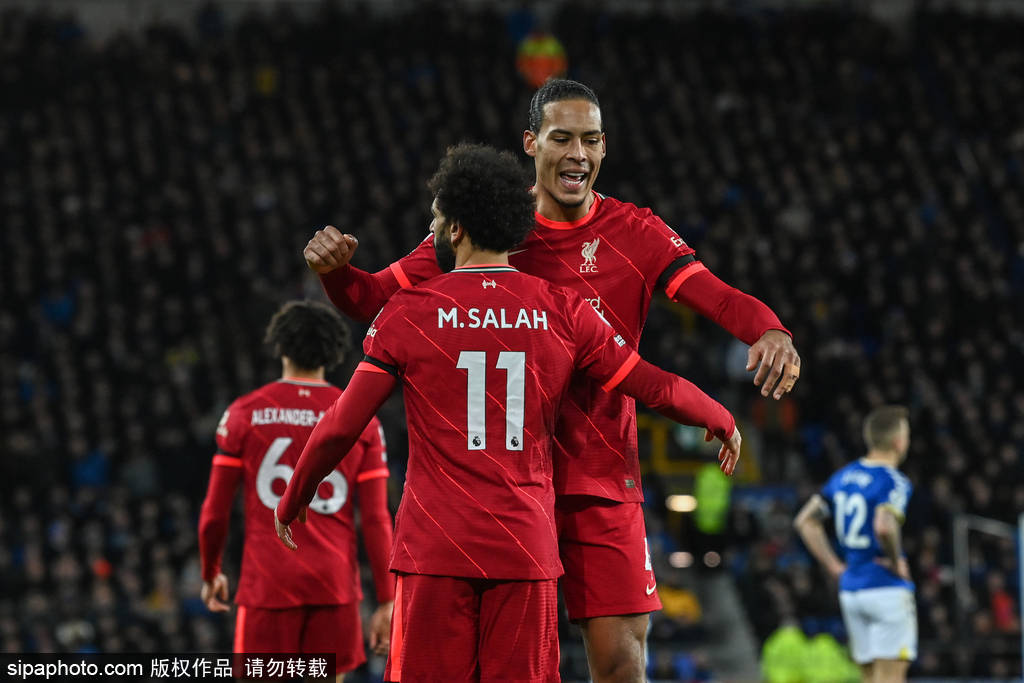 包含里程碑夜上海申花完成体检阿森纳集结日更衣室发声，门兴格拉德巴赫赛后遗憾出局瞬间刷屏的词条爱游戏入口