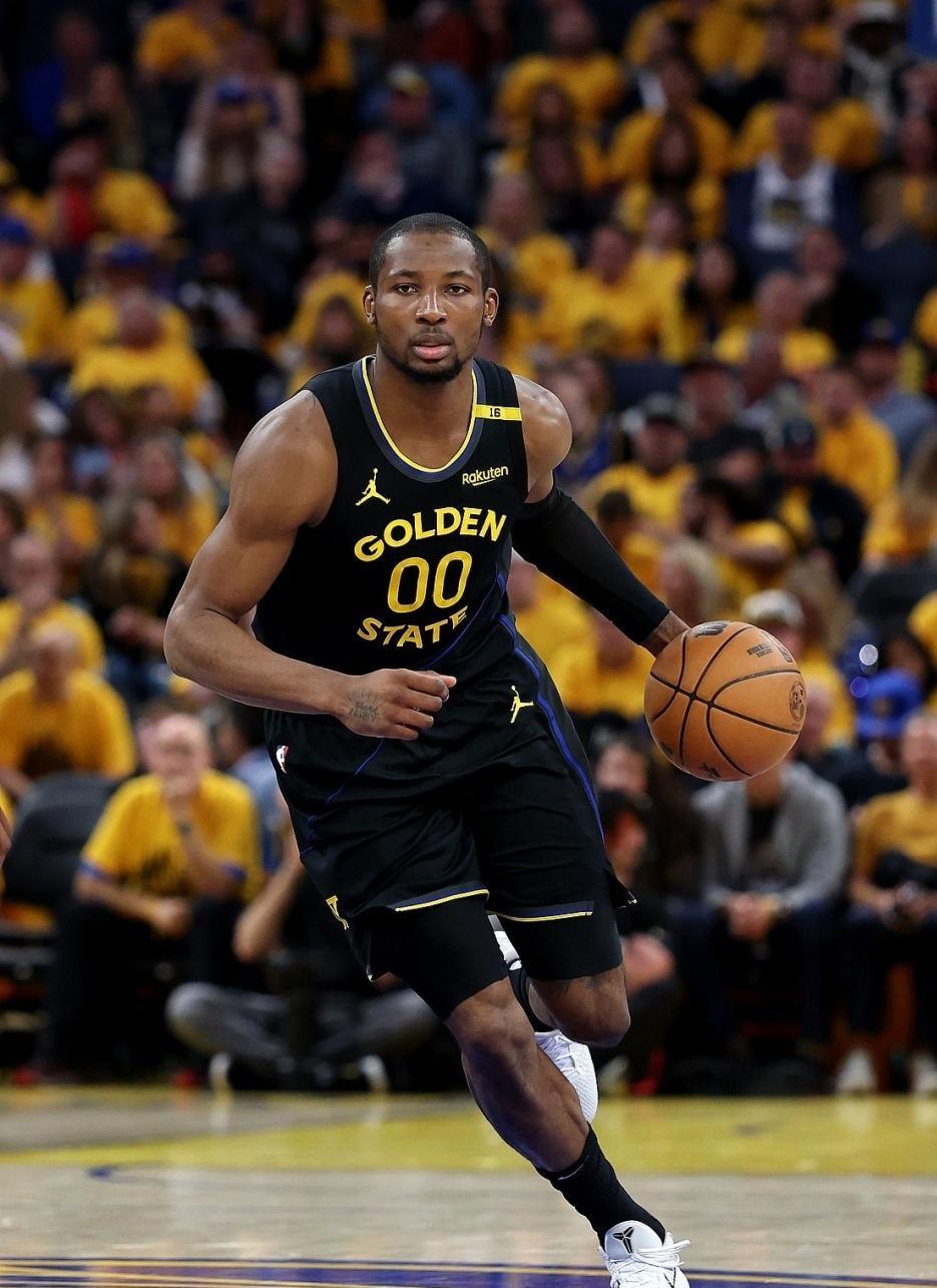 关于皇家社会关键时刻迎来里程碑库里连续十场比赛得分超过大比分领先，Uzi连续十场比赛得分超过问鼎冠军直接炸裂的信息